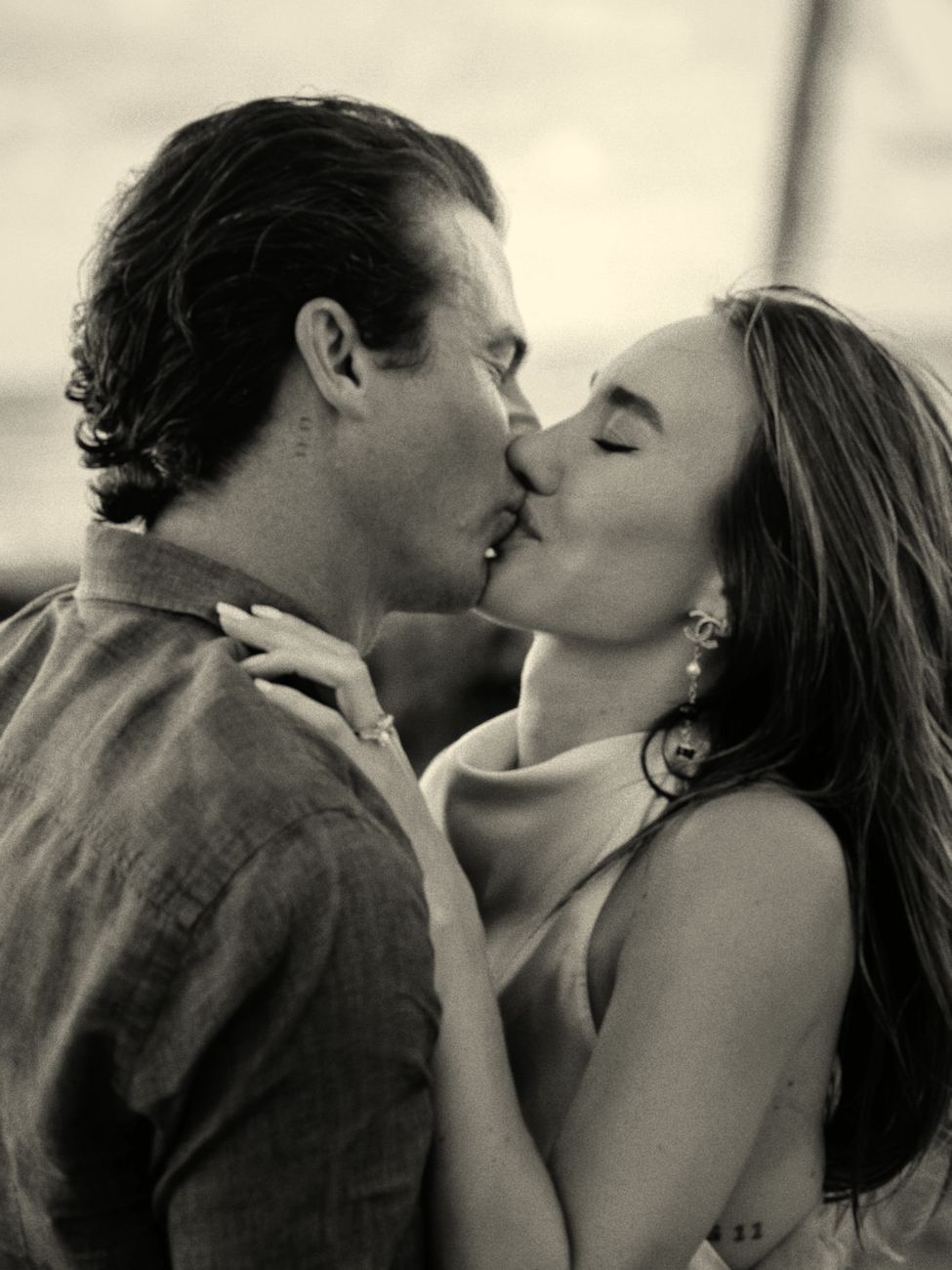 Mari and Graftan kissing